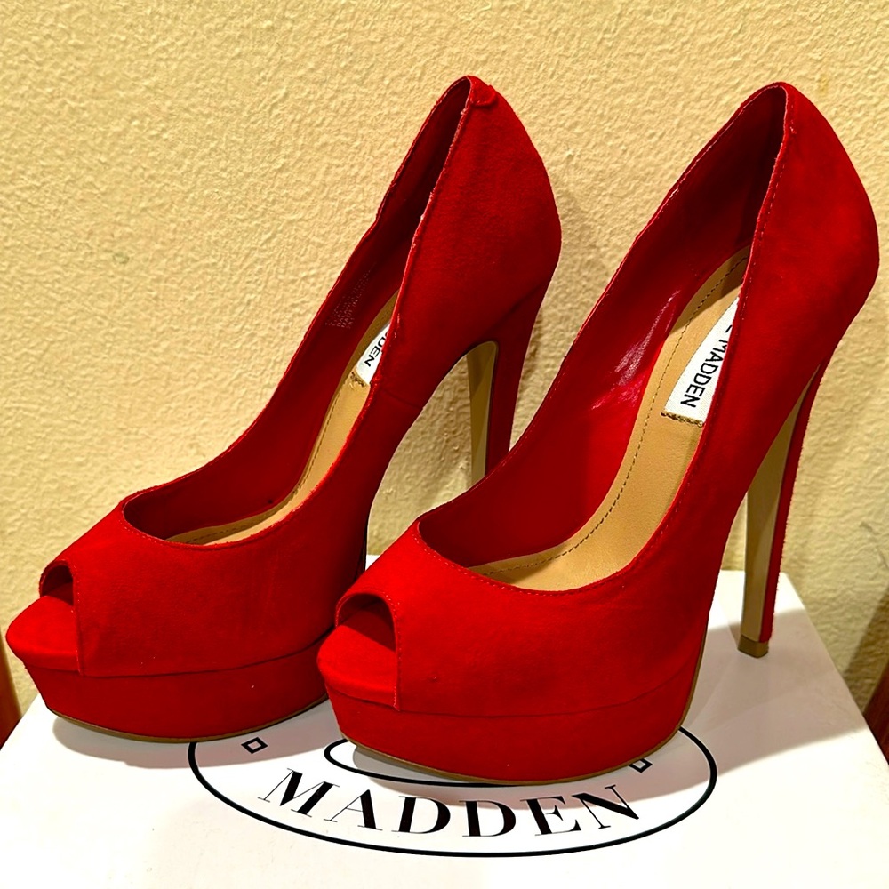 Steve Madden red suede open toe platform pumps. Size 6.5